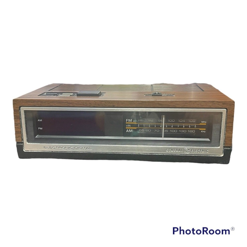 Vintage General Electric GE AM/FM Electronic Digital Alarm Clock Radio 7-4640B